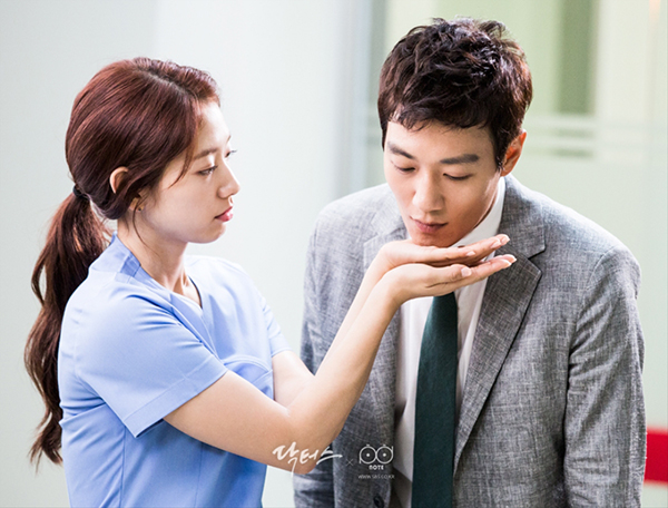 Đây là 7 người tình màn ảnh ấn tượng nhất của bác sĩ Kim Rae Won - Ảnh 20.