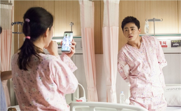 “Jealousy Incarnate”: Jo Jung Suk đánh bạo thử “áo ngực” trước mặt Gong Hyo Jin - Ảnh 32.