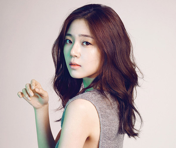 Sau &ldquo;Train To Busan&rdquo;, Gong Yoo tấn c&ocirc;ng m&agrave;n ảnh nhỏ c&ugrave;ng Kim Go Eun - Ảnh 20.