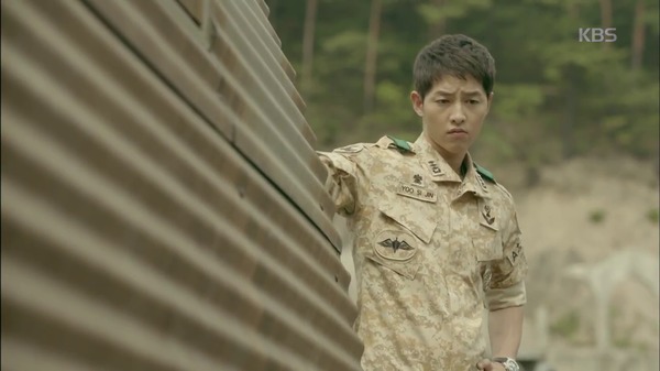 &ldquo;Hậu Duệ Mặt Trời&rdquo;: N&iacute;n thở với cảnh tắm n&oacute;ng bỏng của Song Joong Ki - Ảnh 30.