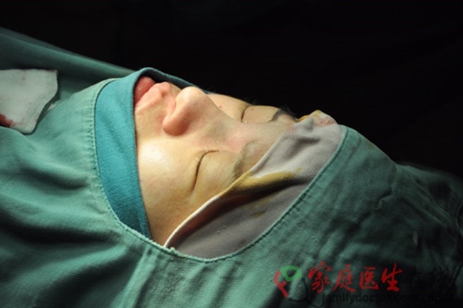 Sau kỳ thi đại học, kh&ocirc;ng chỉ nữ sinh m&agrave; cả nam sinh cũng đổ x&ocirc; đi phẫu thuật thẩm mỹ - Ảnh 1.