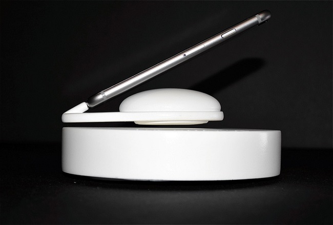 Cần gì sạc không dây, phụ kiện này sẽ giúp iPhone 7 vừa sạc vừa bay lơ lửng - Ảnh 4.