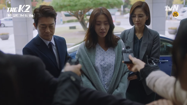 “K2”: Thân phận thật sự của Yoona đã được tiết lộ - Ảnh 31.