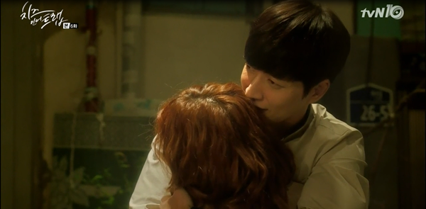 “Cheese In The Trap”: Bấn loạn trước nụ hôn “hụt” trên giường của Park Hae Jin - Ảnh 28.