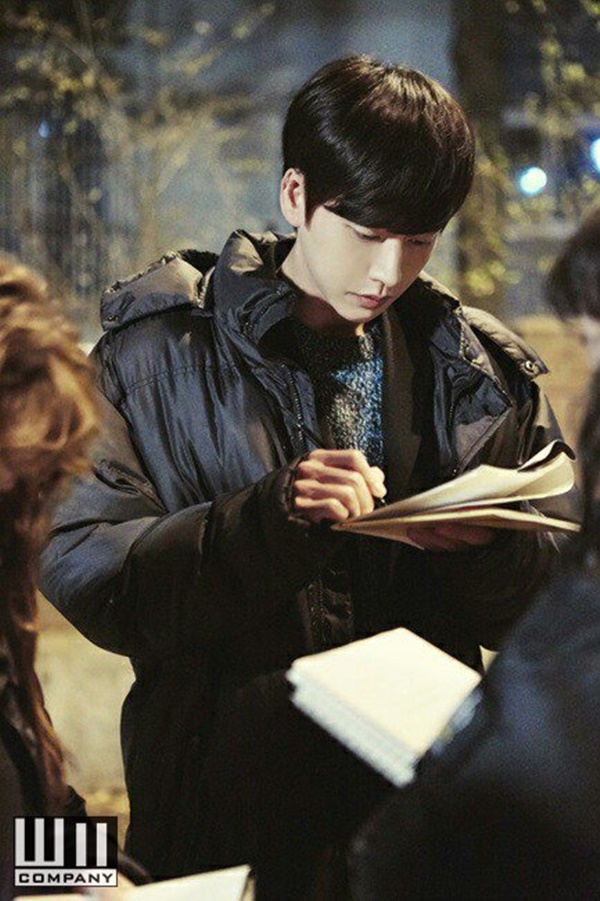 “Cheese In The Trap”: Park Hae Jin ôm người yêu cực mùi mẫn trên giường bệnh - Ảnh 31.