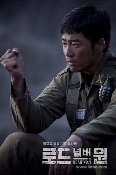 Còn hàng chục quân nhân bụi bặm của màn ảnh Hàn “hơn đứt” Song Joong Ki - Ảnh 26.
