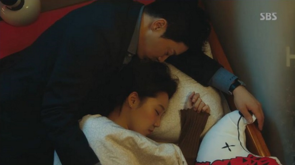 “Jealousy Incarnate”: Gong Hyo Jin thay mặt Jo Jung Suk mà uống cả bàn rượu - Ảnh 35.