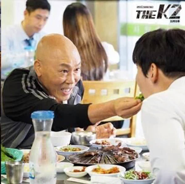 K2: Ngắm Yoona ăn mì tôm, Ji Chang Wook cười tít mắt - Ảnh 36.