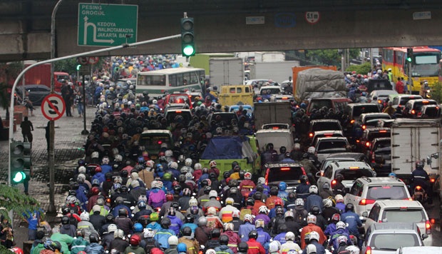 Đây chính là cảnh tượng kinh hoàng khiến 18 người chết vì kẹt xe ở Indonesia - Ảnh 16.