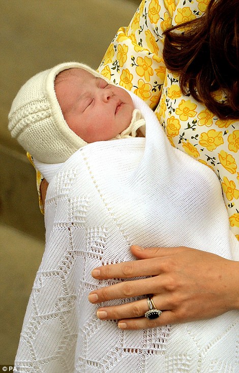 Công chúa nhỏ nước Anh xinh xắn trong loạt ảnh mừng sinh nhật đầu tiên - Ảnh 7.