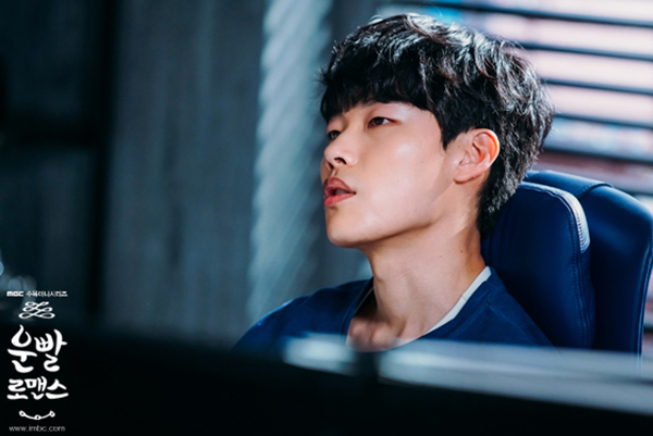 Lần này, mặt cún Ryu Jun Yeol không là người đến sau như “Reply 1988” nữa - Ảnh 25.