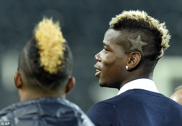 Pogba khuy&ecirc;n fan Man Utd bỏ bạn g&aacute;i, giữ kiểu đầu dị - Ảnh 3.