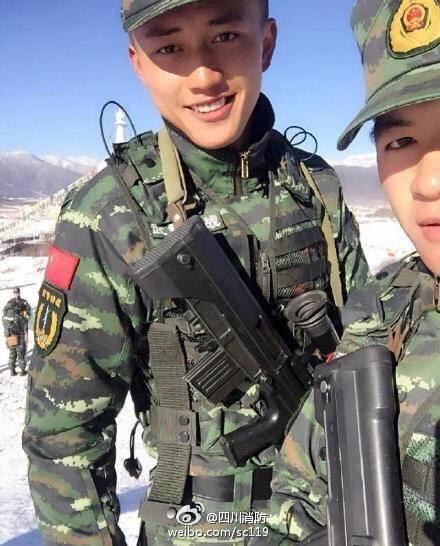 Soái ca quân nhân phiên bản Trung Quốc được khen đẹp trai hơn cả Song Joong Ki - Ảnh 1.