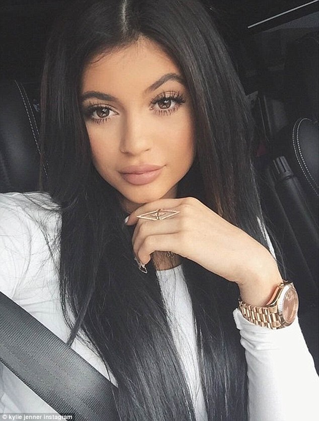 Điều gì đã khiến Kylie Jenner trở thành hot girl số 1 Hollywood? - Ảnh 2.