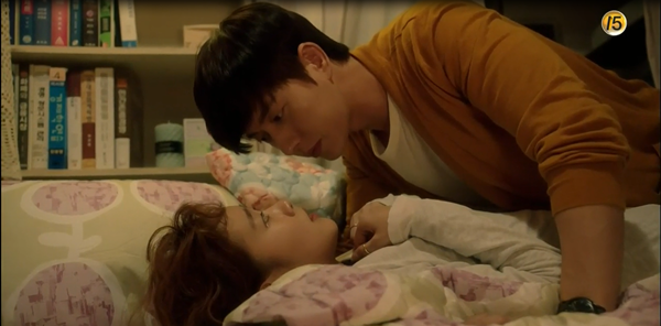 “Cheese In The Trap”: Bấn loạn trước nụ hôn “hụt” trên giường của Park Hae Jin - Ảnh 3.