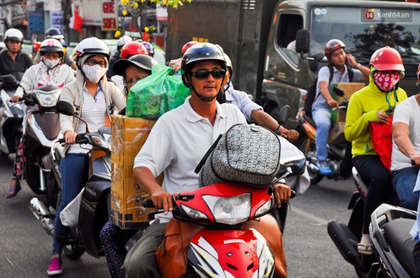 Người Hà Nội - Sài Gòn hối hả về quê nghỉ Tết sau buổi làm việc cuối cùng của năm - Ảnh 26.