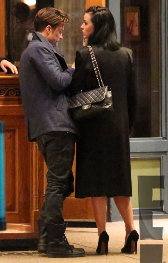 Katy Perry kho&aacute;c tay Orlando Bloom t&igrave;nh tứ sau tin đồn sắp cưới - Ảnh 4.
