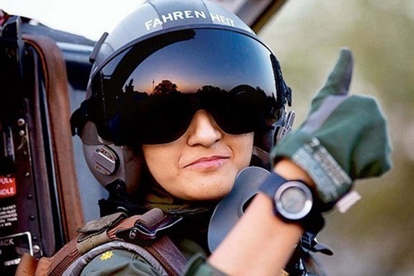 Sửng sốt trước vẻ xinh đẹp của những nữ quân nhân trong quân đội các nước trên thế giới - Ảnh 22.