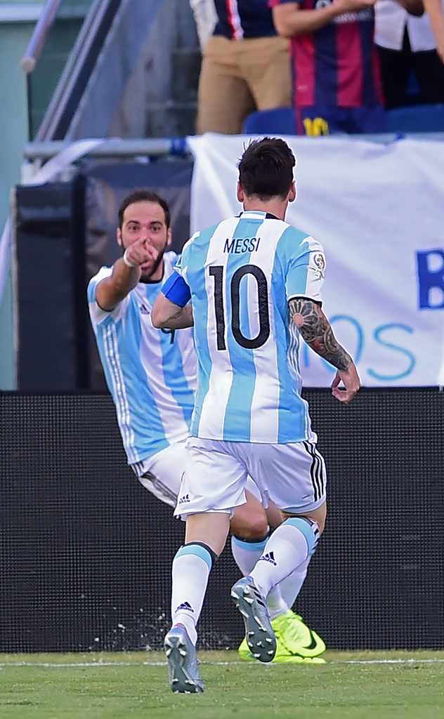 Messi kiến tạo và ghi bàn giúp Argentina vào bán kết Copa America 2016 - Ảnh 5.