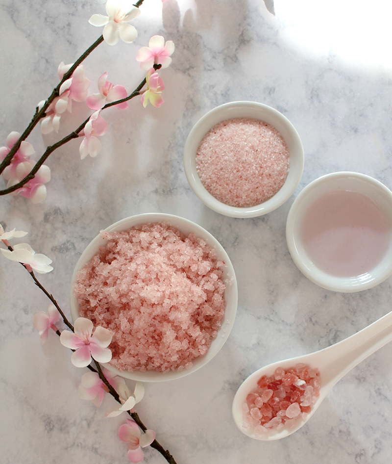 Cách dưỡng da chân hồng hào, mềm mại để tự tin diện sandal ngày nắng - Ảnh 3. Cách dưỡng da chân hồng hào, mềm mại để tự tin diện sandal ngày nắng - Ảnh 3.