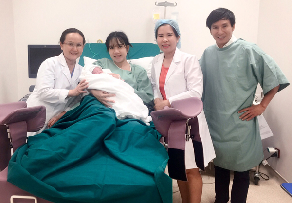Vợ chồng Lý Hải hạnh phúc đón em bé thứ 4 chào đời - Ảnh 3.