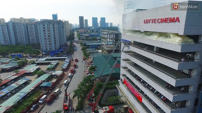 Xem cảnh sát chữa cháy, cứu nạn tại tòa nhà cao nhất Việt Nam - Ảnh 3.
