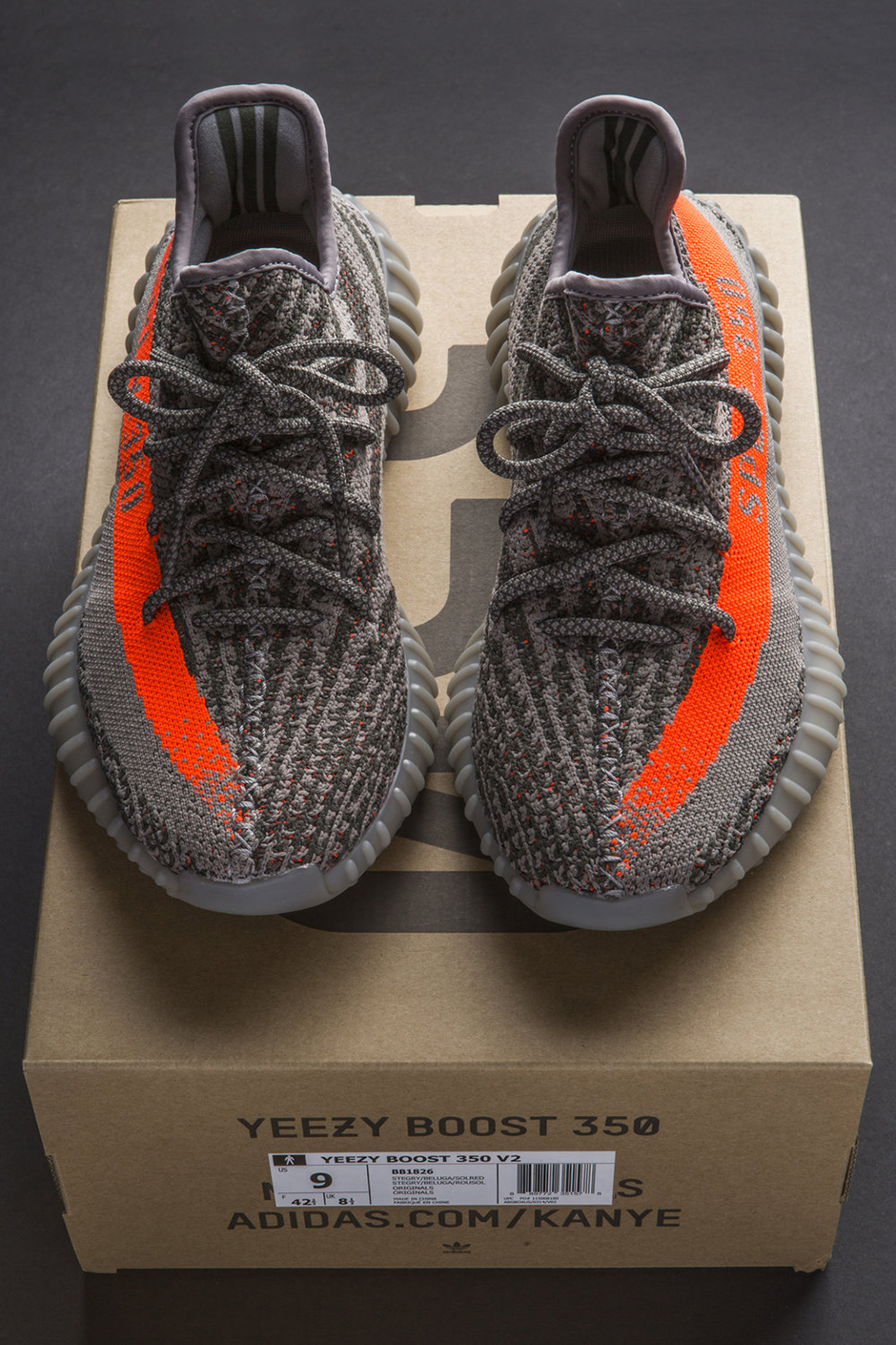 Chưa tới giờ lên kệ, giày Yeezy 350 V2 đã được nhiều bạn trẻ Việt sẵn sàng mua lại với giá 17 triệu VNĐ/đôi - Ảnh 5. Chưa tới giờ lên kệ, giày Yeezy 350 V2 đã được nhiều bạn trẻ Việt sẵn sàng mua lại với giá 17 triệu VNĐ/đôi - Ảnh 5.