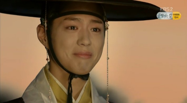 &ldquo;Moonlight&rdquo;: Kim Yoo Jung được Thế tử Bo Gum t&igrave;m lại người mẹ thất lạc - Ảnh 3.