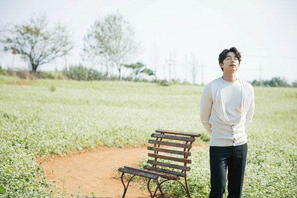 Sau &ldquo;Train To Busan&rdquo;, Gong Yoo tấn c&ocirc;ng m&agrave;n ảnh nhỏ c&ugrave;ng Kim Go Eun - Ảnh 3.