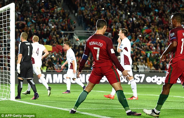 Sút penalty thành công, Ronaldo mở ra chiến thắng 4-1 cho Bồ Đào Nha - Ảnh 5.
