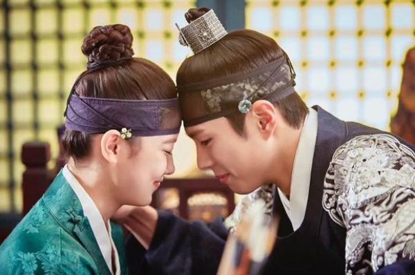 &ldquo;Moonlight&rdquo;: Kim Yoo Jung được Thế tử Bo Gum t&igrave;m lại người mẹ thất lạc - Ảnh 37.