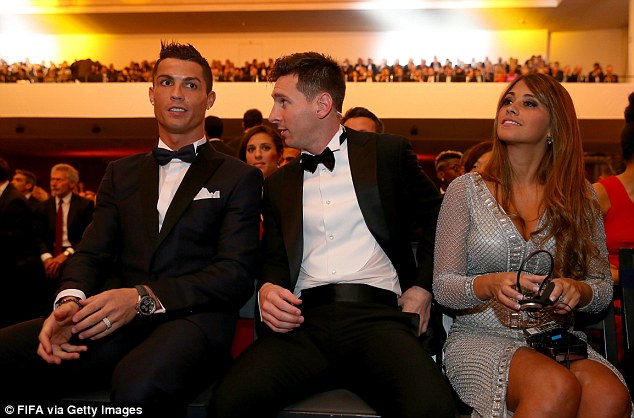 Messi và Ronaldo có thể hụt danh hiệu Quả bóng vàng 2016 - Ảnh 1.
