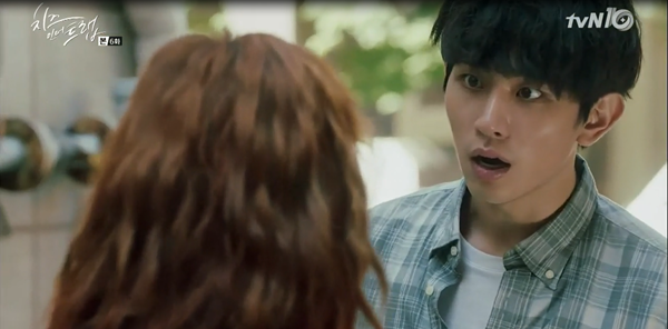 “Cheese In The Trap”: Bấn loạn trước nụ hôn “hụt” trên giường của Park Hae Jin - Ảnh 34.