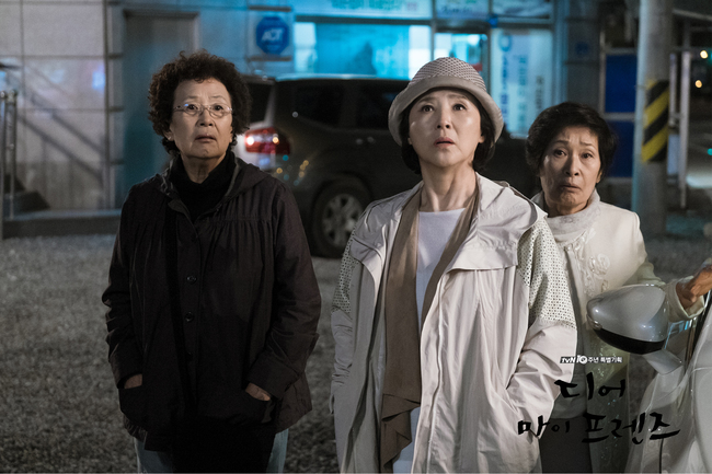 &ldquo;Dear My Friends&rdquo;: Hội qu&yacute; b&agrave; k&eacute;o đến nh&agrave; trai đẹp Daniel Henney đ&ograve;i chụp... di ảnh - Ảnh 37.