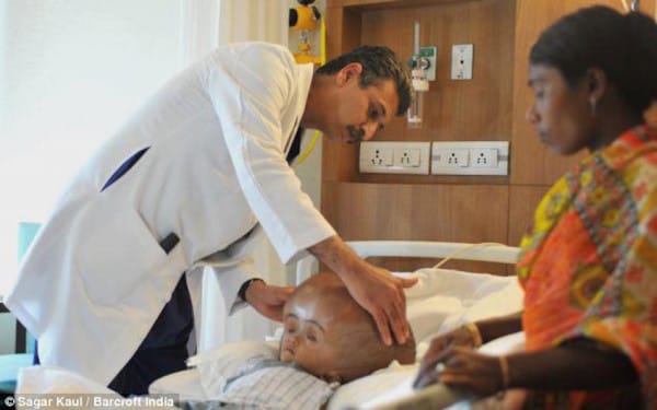 C&ocirc; b&eacute; người ngo&agrave;i h&agrave;nh tinh được t&igrave;m thấy trong ng&ocirc;i l&agrave;ng ngh&egrave;o kh&oacute;, 3 năm sau em đ&atilde; thay đổi thần kỳ - Ảnh 2.