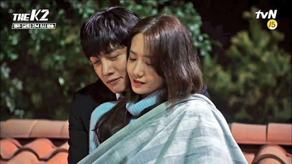 “K2”: Ji Chang Wook – Yoona bí mật hẹn hò trên nóc nhà - Ảnh 34.