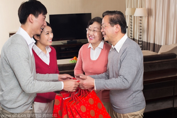 Trung Quốc: Nở rộ dịch vụ thuê người yêu về quê ăn Tết để tránh bị bức hôn - Ảnh 1.
