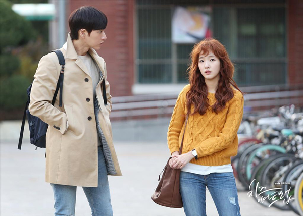 Học cách phối đồ đến trường siêu yêu từ Cheese In The Trap - Ảnh 22.