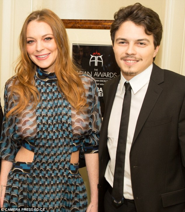 Lindsay Lohan rạng rỡ khoe nhẫn đính hôn với thiếu gia trẻ giàu có - Ảnh 6.