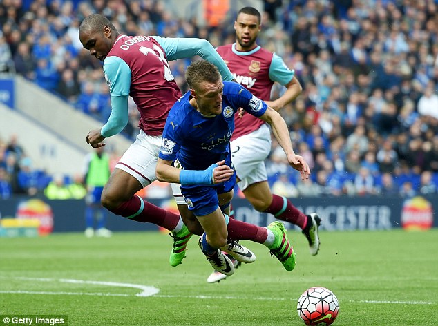 Thần tài Jamie Vardy đối mặt với án phạt nặng vì đã ăn vạ lại còn hổ báo - Ảnh 2.