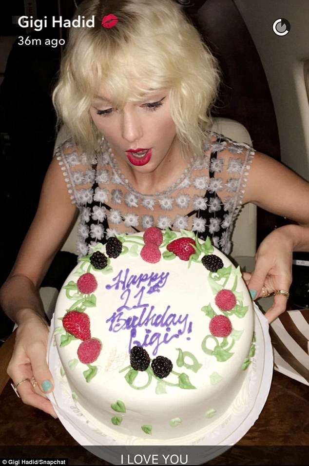 Taylor Swift và loạt sao hot nhất Hollywood rộn ràng mừng sinh nhật Gigi Hadid - Ảnh 2.