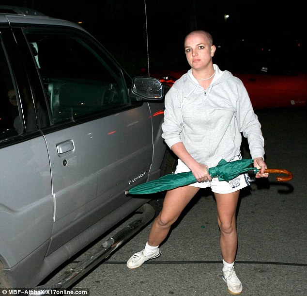 Britney Spears từng lạm dụng ma túy và ngủ ngoài bãi đỗ xe - Ảnh 3.