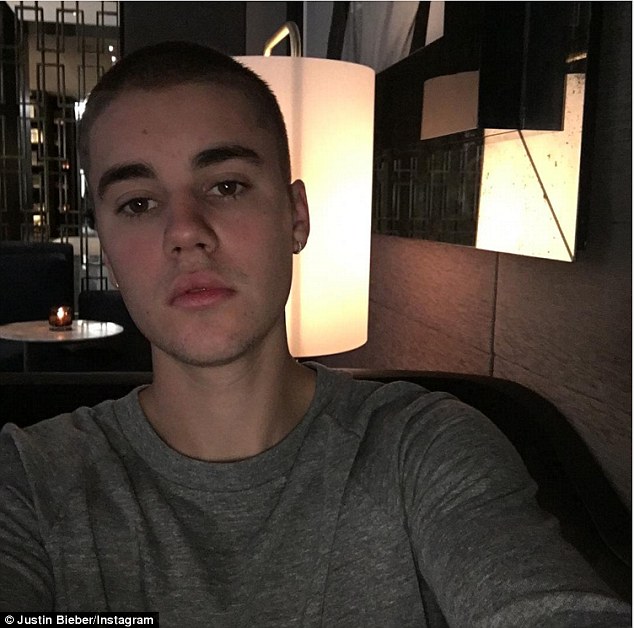 Justin Bieber đẹp trai, nam tính ngời ngời khi khoe tóc mới tại tiệc đính hôn của bố - Ảnh 9.