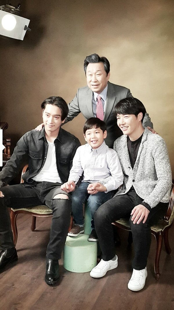 Th&iacute;ch m&ecirc; trước b&agrave;n tiệc 13 m&oacute;n phim H&agrave;n th&aacute;ng 3 được dọn sẵn - Ảnh 49.