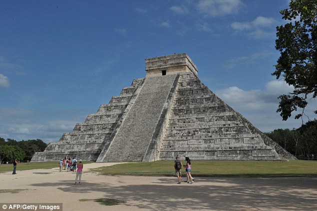 Bằng Google Earth, cậu bé 15 tuổi đã khám phá ra di tích bị lãng quên của nền văn minh Maya - Ảnh 2.