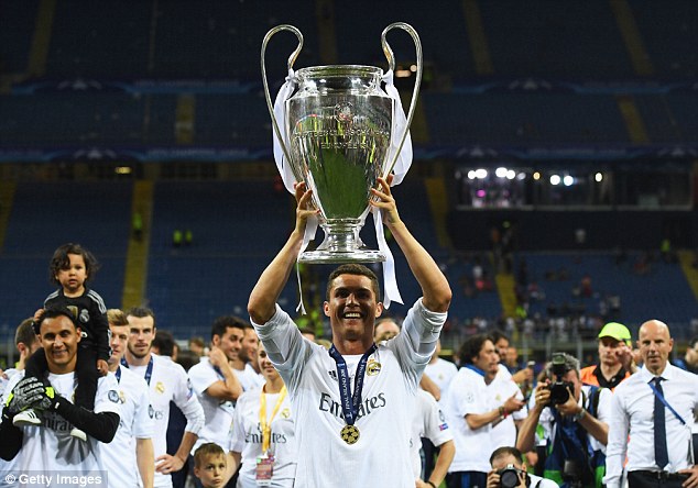 Phiến quân IS giết hại 12 CĐV Real Madrid trong lúc xem chung kết Champions League - Ảnh 2.