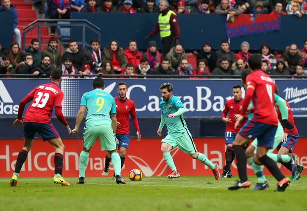 Messi lừa bóng qua 4 hậu vệ ghi bàn, Barca thắng 3 sao - Ảnh 6.