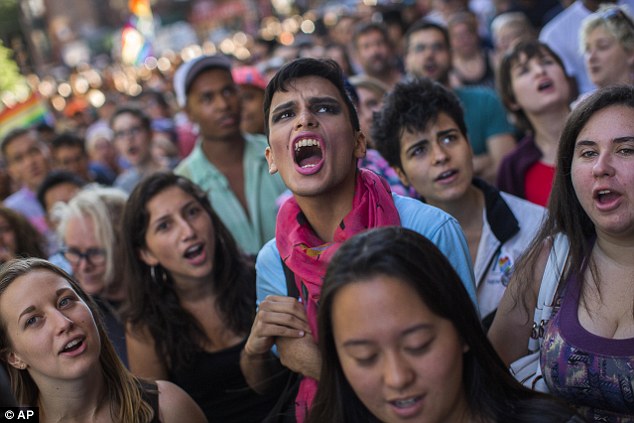 Sau vụ xả súng kinh hoàng, làn sóng biểu tình của cộng đồng LGBT lan rộng trên toàn nước Mỹ - Ảnh 13.
