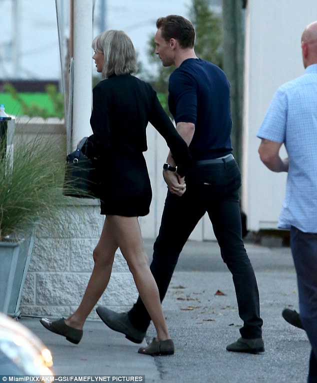 C&ocirc;ng khai hẹn h&ograve; hơn 1 tuần, Taylor Swift v&agrave; Tom đ&atilde; ra mắt với bố mẹ của nhau - Ảnh 2.