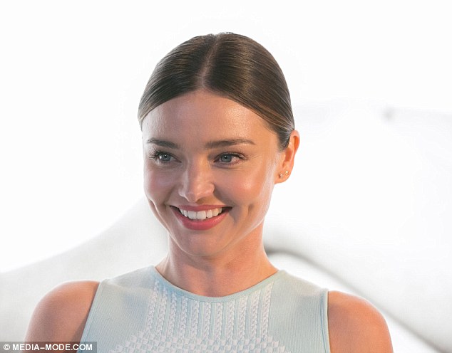 Đôi má lúm đồng tiền của Miranda Kerr trong loạt ảnh này sẽ khiến bạn không thể rời mắt - Ảnh 4.